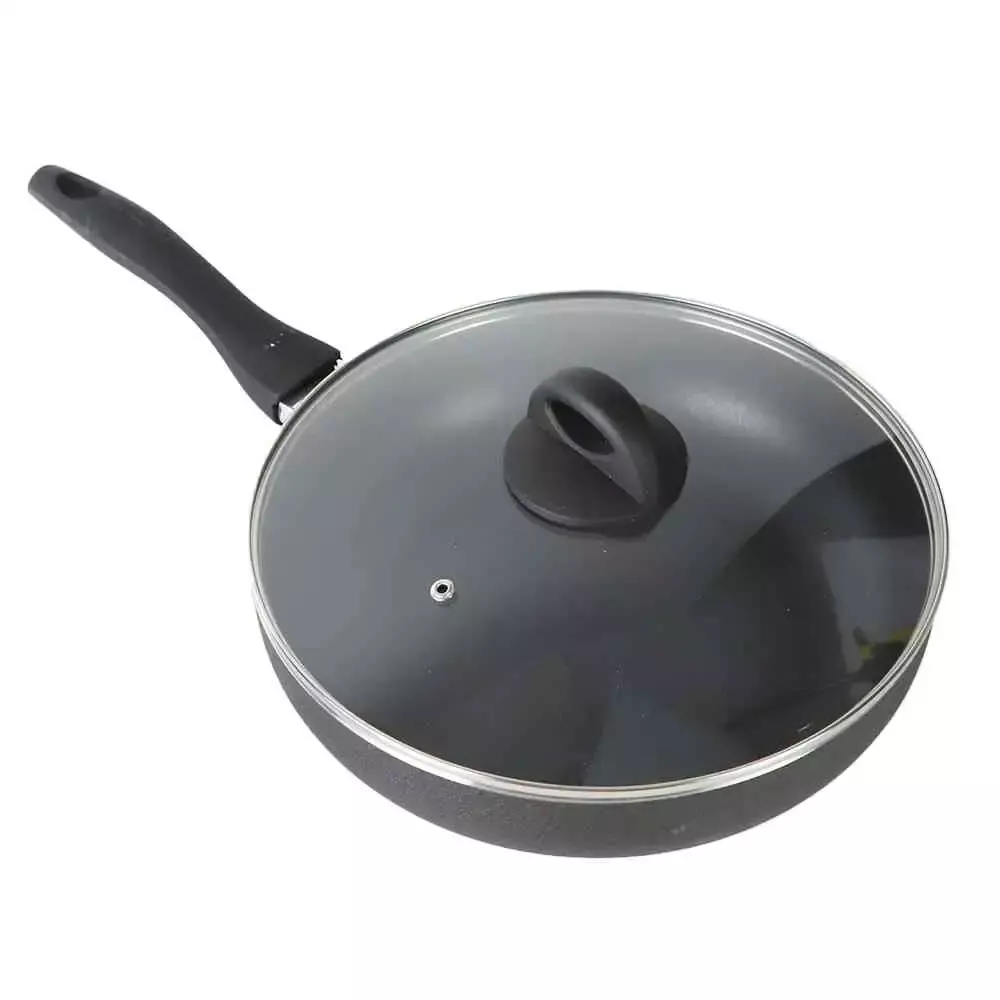 Frying pan with glass outlet lid