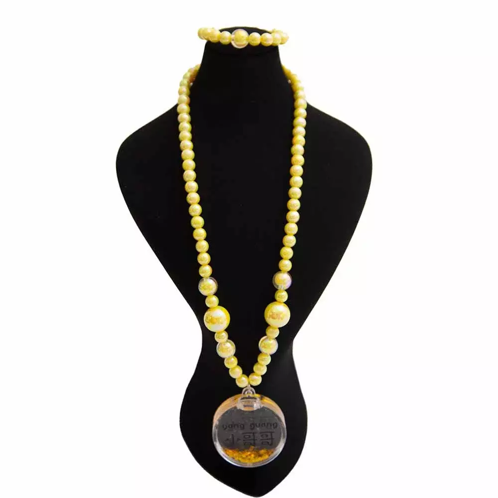 Girl pearl online necklace